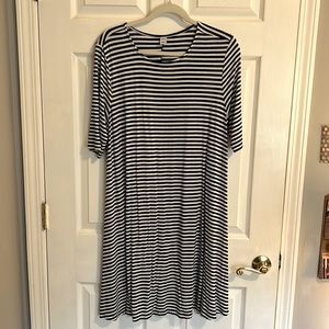 B&W 3/4 length sleeve stretchy cotton dress